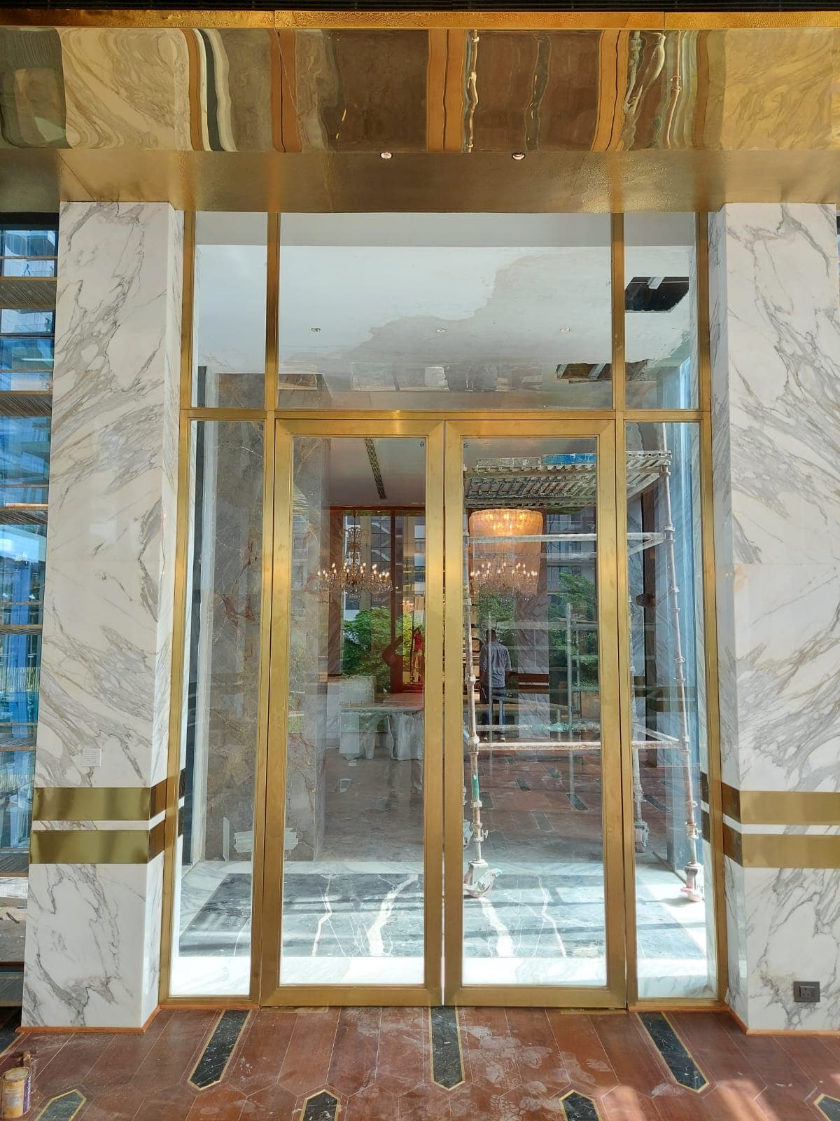 Luxury PVD Gold Stainless Steel Glass Door thumbnail 2