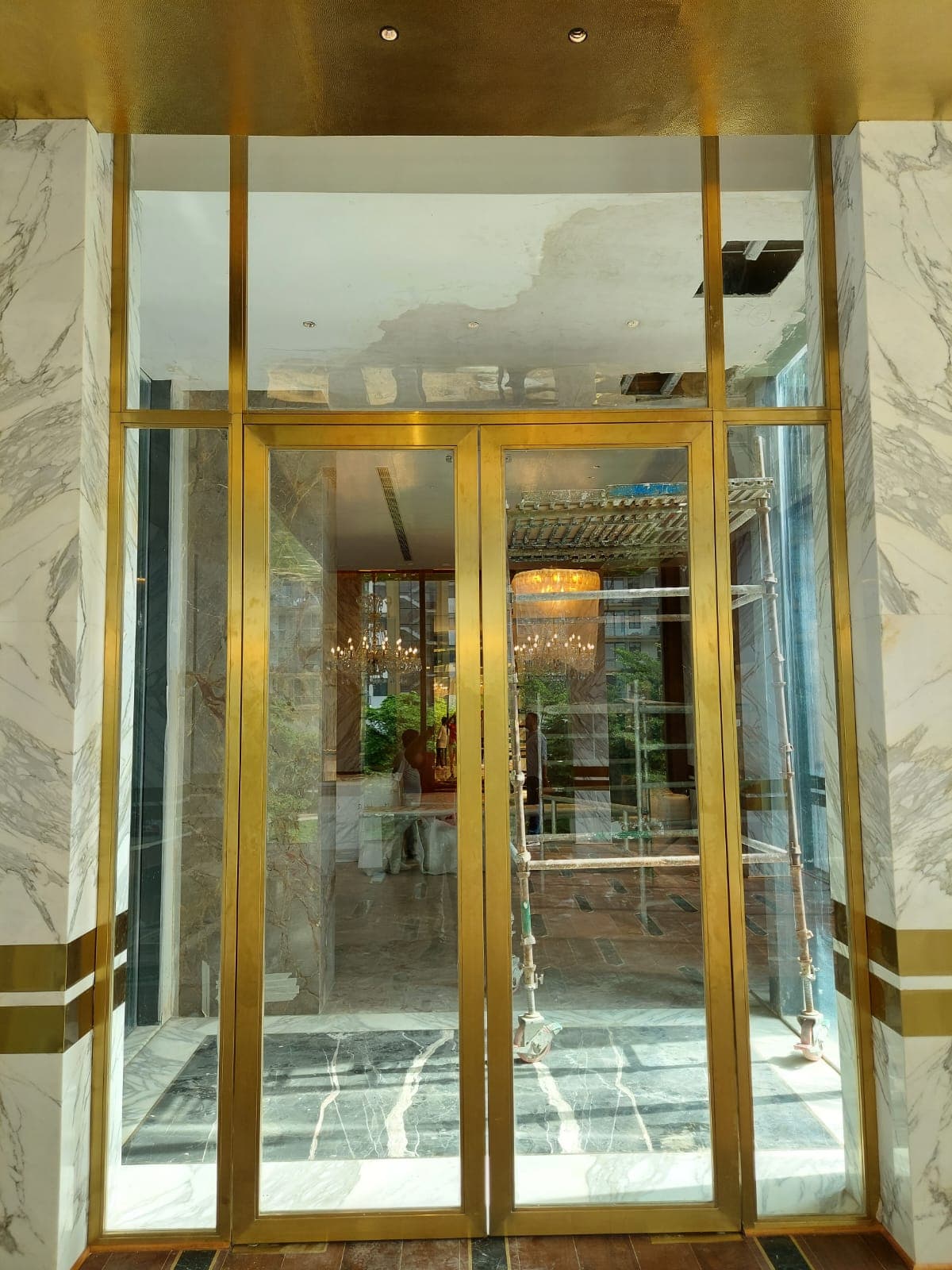 Luxury PVD Gold Stainless Steel Glass Door