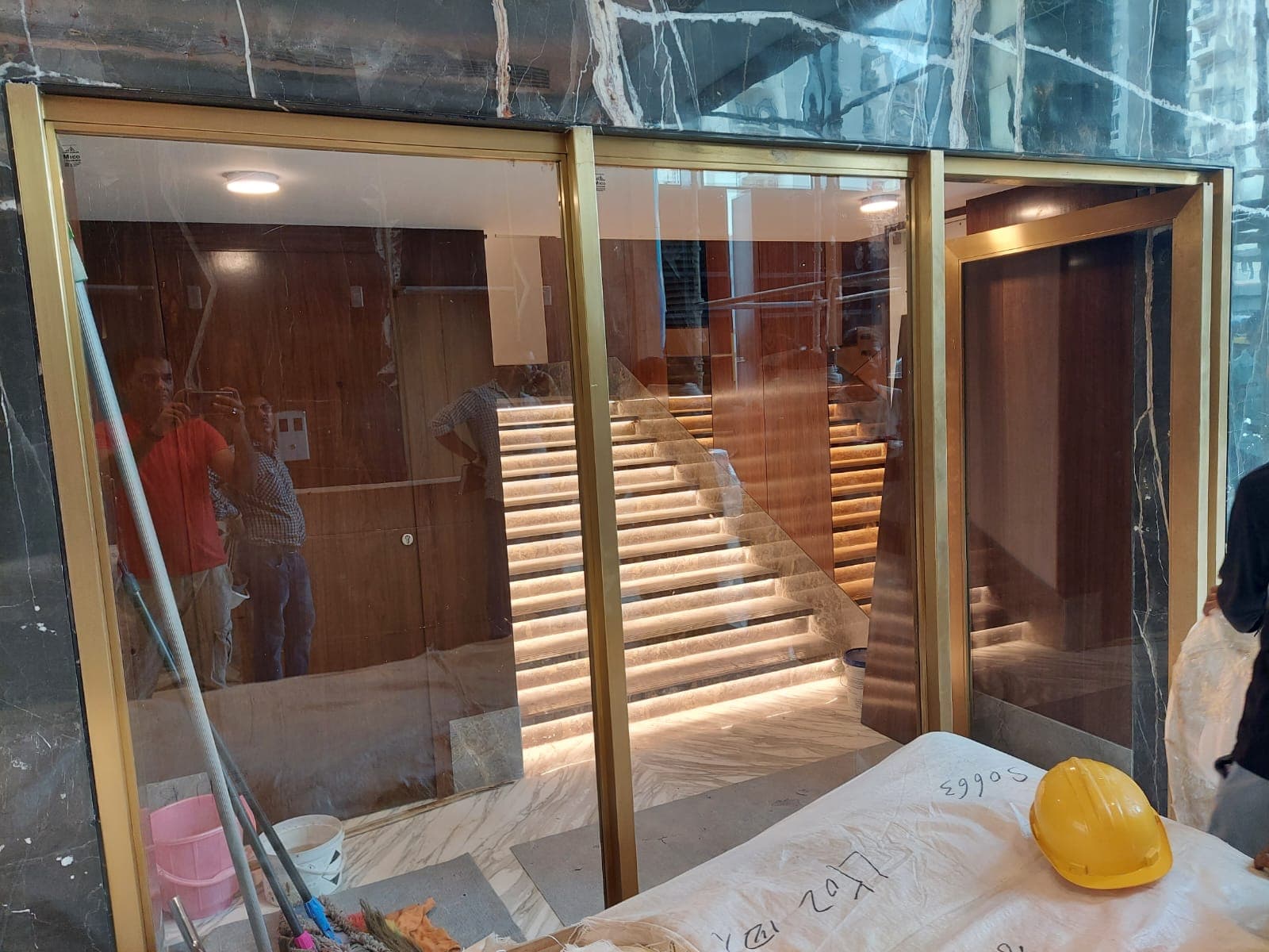 Luxury PVD Gold Stainless Steel Glass Door (Swing Type) thumbnail 2